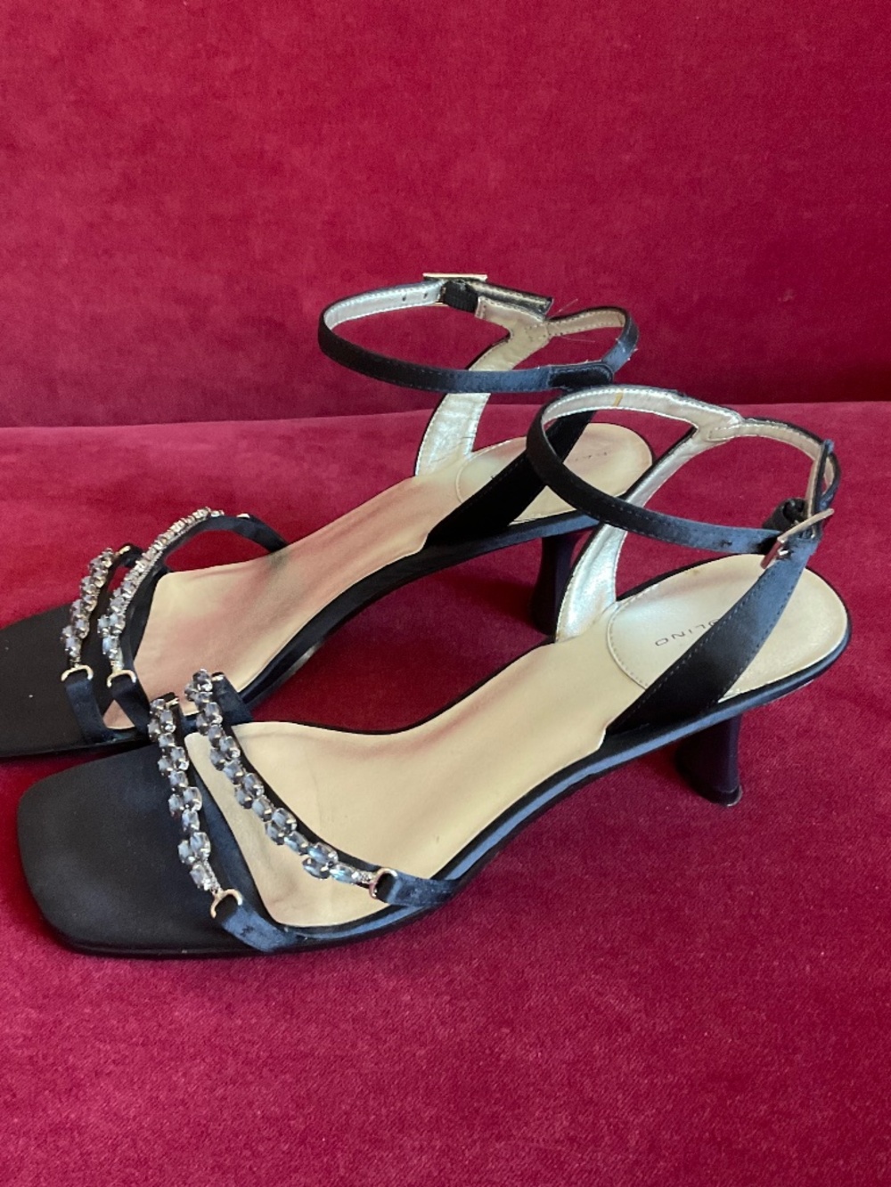 Bandolino navy satin heels